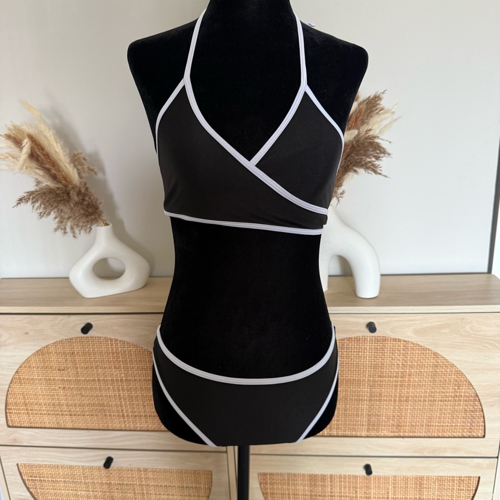 Black and White Bikini Set - Never Worn